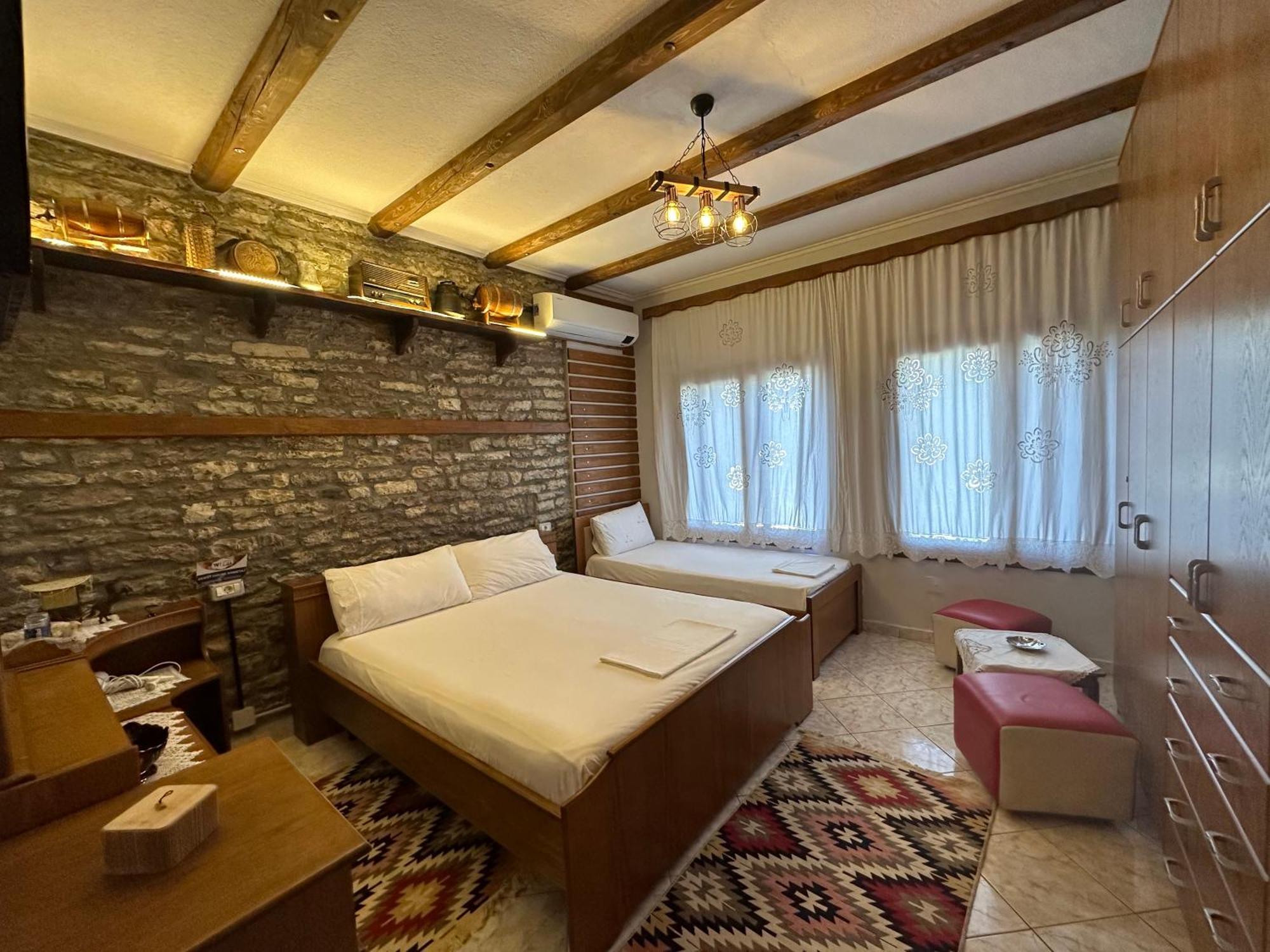 Ahmetaj Guest House Gjirokastër Exterior foto